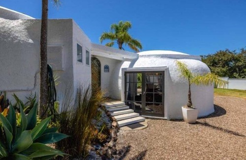 Onetangi House | Santorini on Sea View by Waiheke Pure - Close to beach, dome house, spacious and stylish