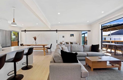 Waihi Beach Cottage | Savor Nature's Luxury at the Bay of Plenty: Glamping Beyond Your Imagination in New Zealand