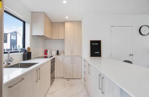 Trentham House | Scenic Views from our 2-BR Trentham Hideaway