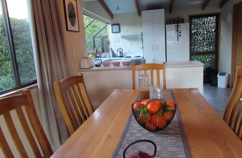 Christchurch District House | Sch hols avail INTERNET now installed view from all windows. Beach 15 sec stroll