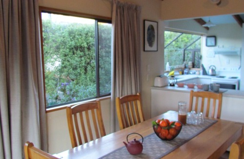 Christchurch District House | Sch hols avail INTERNET now installed view from all windows. Beach 15 sec stroll