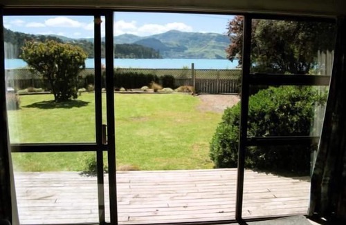 Christchurch District House | Sch hols avail INTERNET now installed view from all windows. Beach 15 sec stroll