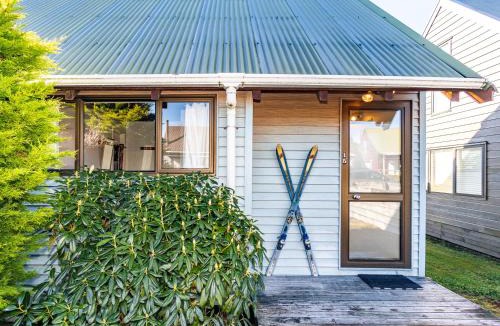 National Park Village House | Scottbase - Waimarino Holiday Home