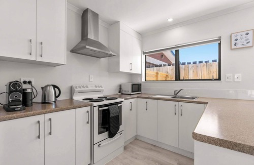 Papamoa Beach House | Sea-cret Hideaway!