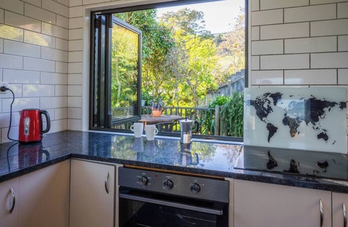 Atawhai House | Sea La Vie in sunny Nelson