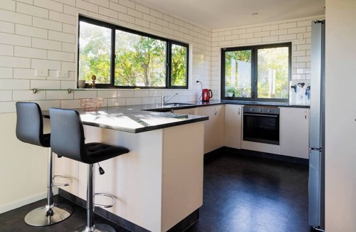 Atawhai House | Sea La Vie in sunny Nelson