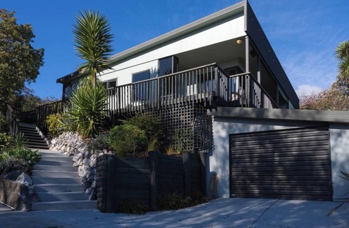 Atawhai House | Sea La Vie in sunny Nelson