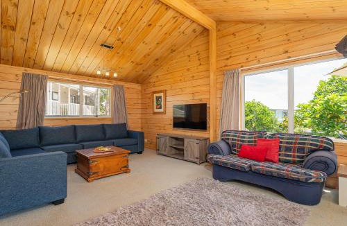 Matarangi House | Sea La Vie - Matarangi Holiday Home