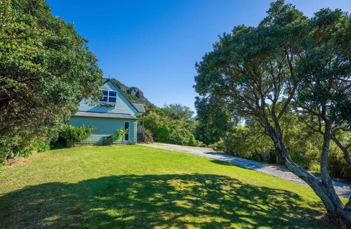 Whangarei Heads House | Sea & Summit | Sleeps 8 in Real Beds | Pets OK