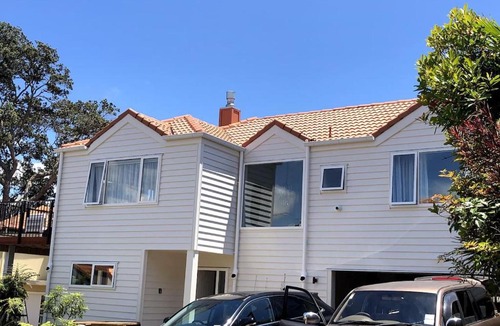Northcote House | Sea-view home with city ferry and king ensuite