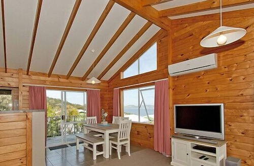 Whitianga Cottage | SEA VIEWS AND BIRDSONG - WHITIANGA HOLIDAY HOME in Ferry Landing