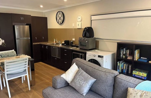 Bucklands Beach Apartment | Seabatical Retreat minutes from the beach