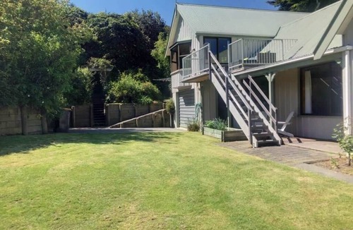 Akaroa House | Seaclusion - Great for Multigenerational Families