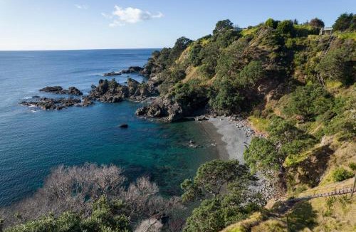 Mahinepua House | Seascape Cottage - Mahinepua Bay Clifftop Retreat
