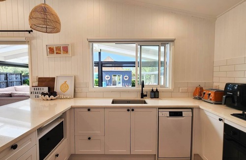 Hahei House | Seashell Cottage - cosy, newly renovated, central, close to shops and beach