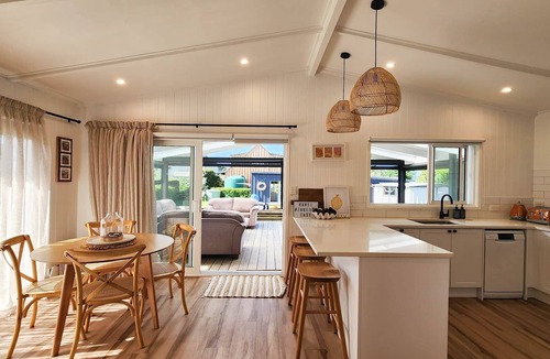 Hahei House | Seashell Cottage - cosy, newly renovated, central, close to shops and beach