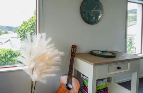 Akaroa House | Seaview Family Stay Akaroa - Spacious, Sunny & 2 carparks - 2 min walk to waterfront