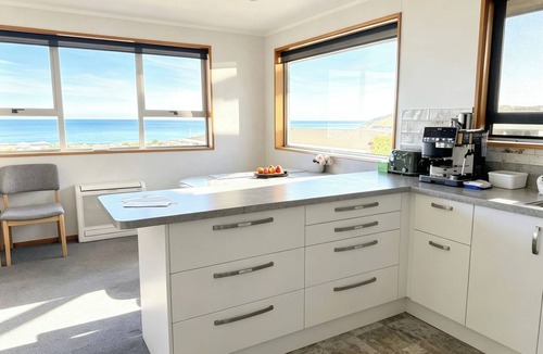Oamaru House | Seaview Hill Retreat - You Will Love the View & Enjoy Your Time Here