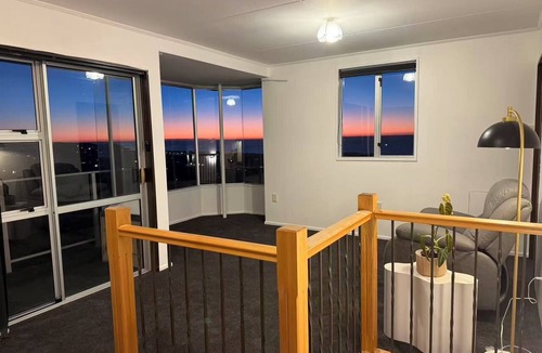 Oamaru House | Seaview Hill Retreat - You Will Love the View & Enjoy Your Time Here