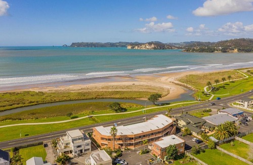 Whitianga Apartment | Seaview Studio Apartment - Beachfront with Heated Pool