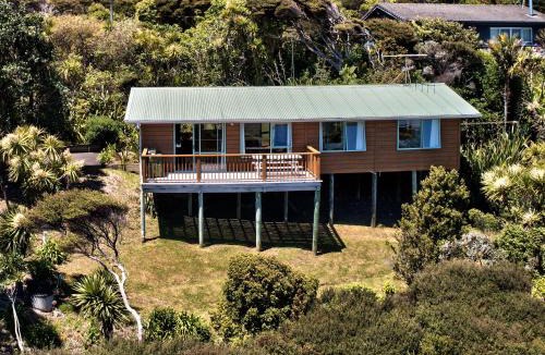Piha House | Seaview, Sun and Surf - Piha Holiday Home