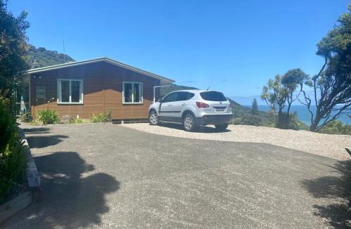 Piha House | Seaview, Sun and Surf - Piha Holiday Home