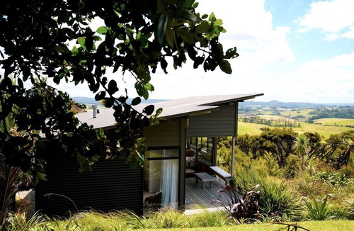 Taiharuru Cottage | Secluded Coastal Cottage Rental with Stunning Views near Whangarei, North Island