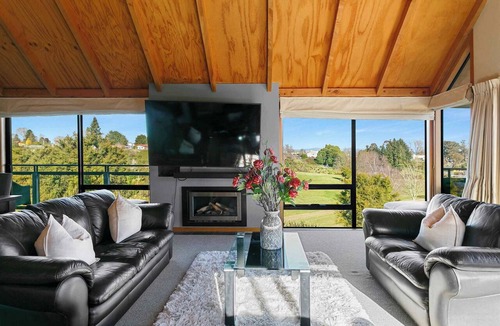 Rangatira Park House | Secluded with Great Views & Central Heating