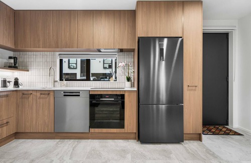 Linwood Apartment | Secure Quiet CBD Christchurch Townhouse | Free Parking + EV