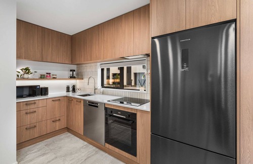 Linwood Apartment | Secure Quiet CBD Christchurch Townhouse | Free Parking + EV