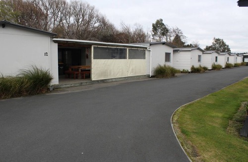 Okere Falls RV Rental | Self-Contained Cabin in a Prime Waterfront Location on Lake Rotoiti