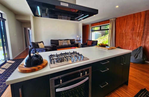Karamea House | Self sufficient house powered by the sun.
