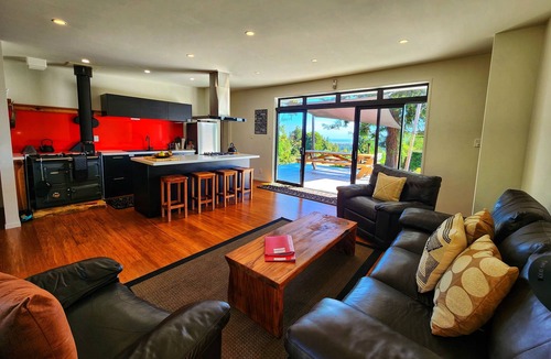 Karamea House | Self sufficient house powered by the sun.