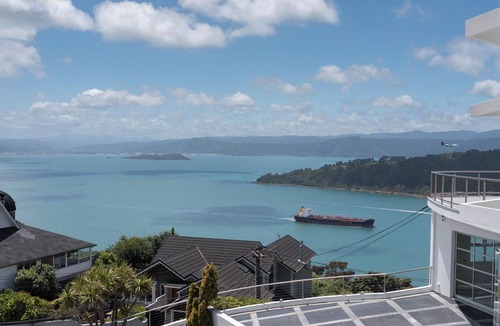Wellington House | Sensational Views, 2 Car Parks, Close to Everything