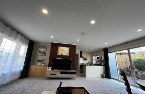 Manurewa House | Serene Home Close to Everything