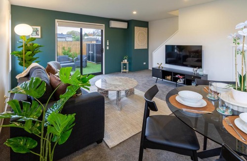 Christchurch Apartment | Serene Living 2 bed with Carpark