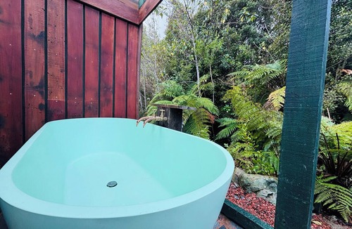 Hokitika Apartment | Shala Wellness Retreat nested at Lake Kaniere offers Peace, Nature, Yoga & Sauna