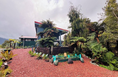 Hokitika Apartment | Shala Wellness Retreat nested at Lake Kaniere offers Peace, Nature, Yoga & Sauna