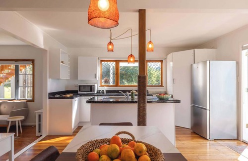 Surfdale House | Shelly Beach Cottage – Sunny Coastal Stay