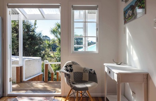 Surfdale House | Shelly Beach Cottage – Sunny Coastal Stay