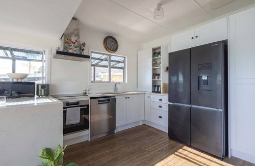 Surfdale House | Shelly Beach Escape Sea Views & Sauna