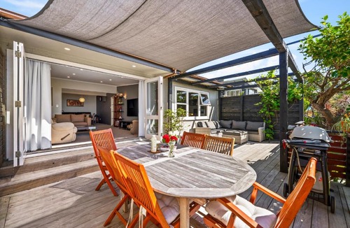 Muriwai House | Silver Seas Retreat