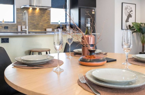 Christchurch City Centre Apartment | Simply The Best CBD 3 Mins Plus Garage
