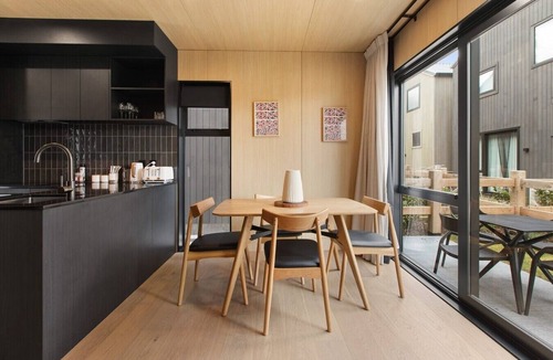 Frankton House | Ski Villa with Carpark 49, Brand-new Snow Retreat!