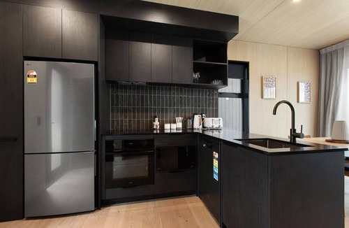Frankton House | Ski Villa with Carpark 49, Brand-new Snow Retreat!