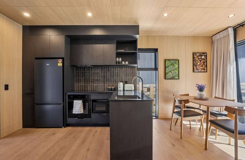 Frankton House | Ski Villa with Carpark 12, Handy to everything!