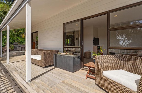 Onemana House | Skippers View - Onemana Holiday Home