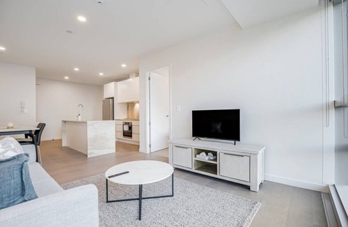 Auckland Central Business District Apartment | Sky Tower View CBD Apt w/Pool & Gym Zodiak Stays