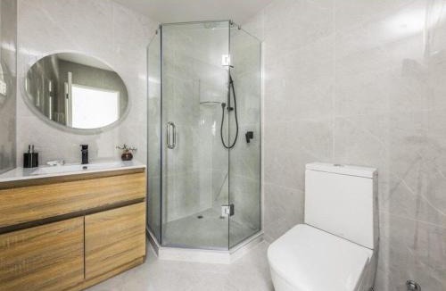 Manurewa Villa | SkyStars Brand New 5BR Skyline Haven 01