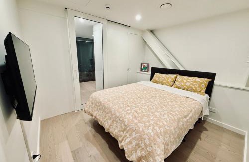 Te Aro Apartment | Sleek 1 bedroom apartment at Courtney